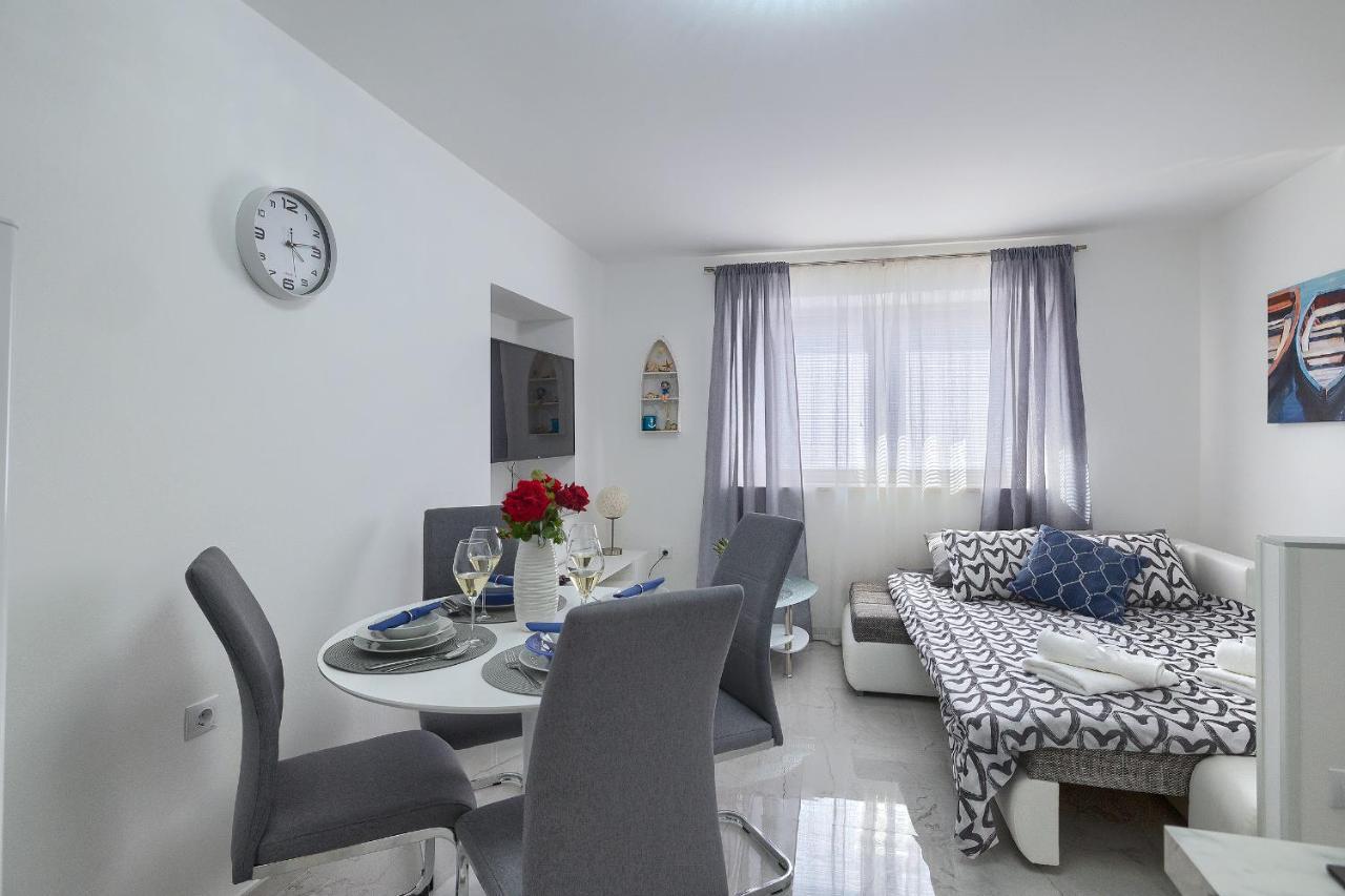 Studio Apartman Luka Pomer Exterior photo
