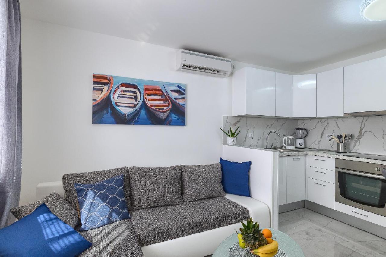 Studio Apartman Luka Pomer Exterior photo
