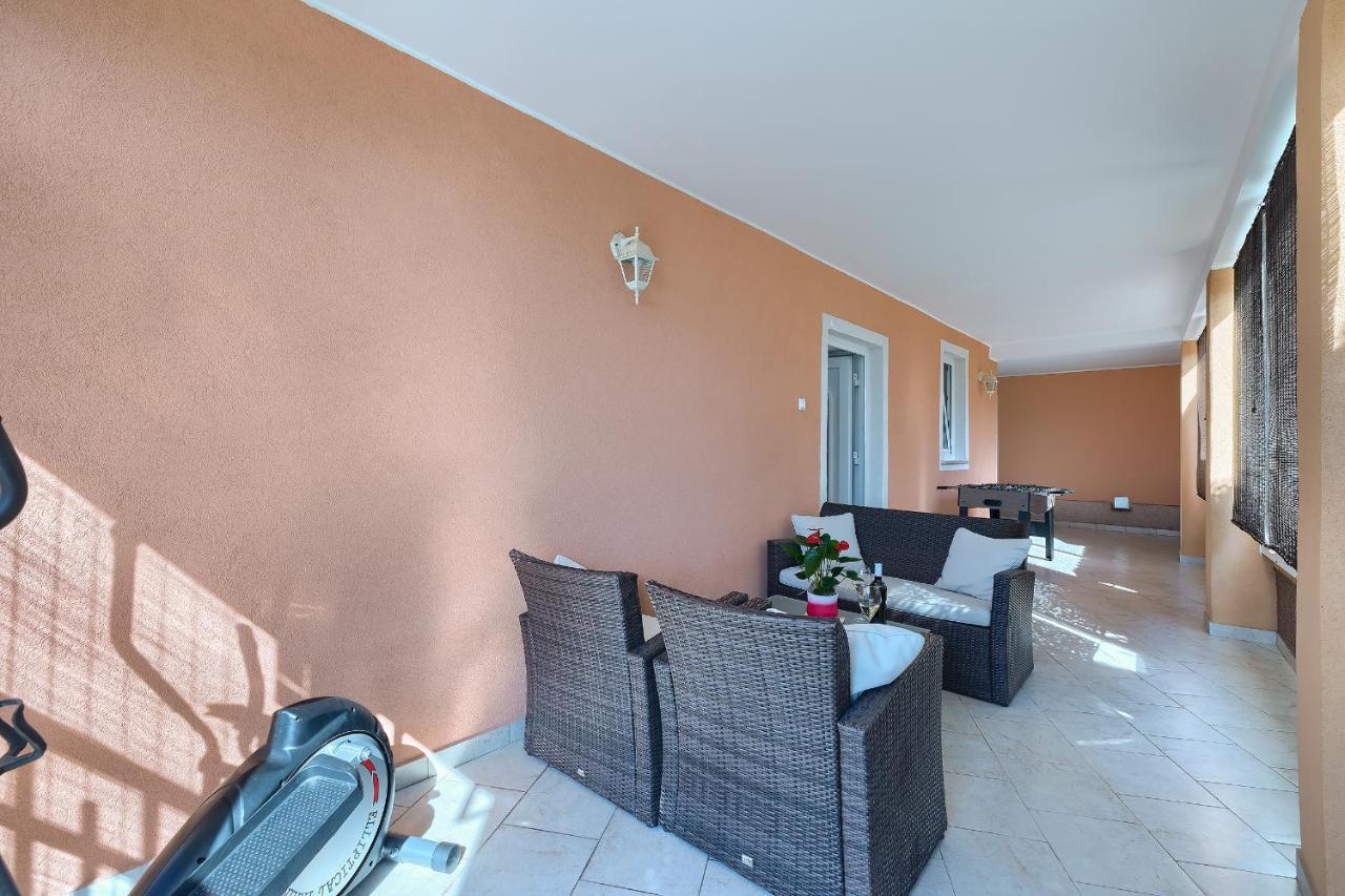 Studio Apartman Luka Pomer Exterior photo